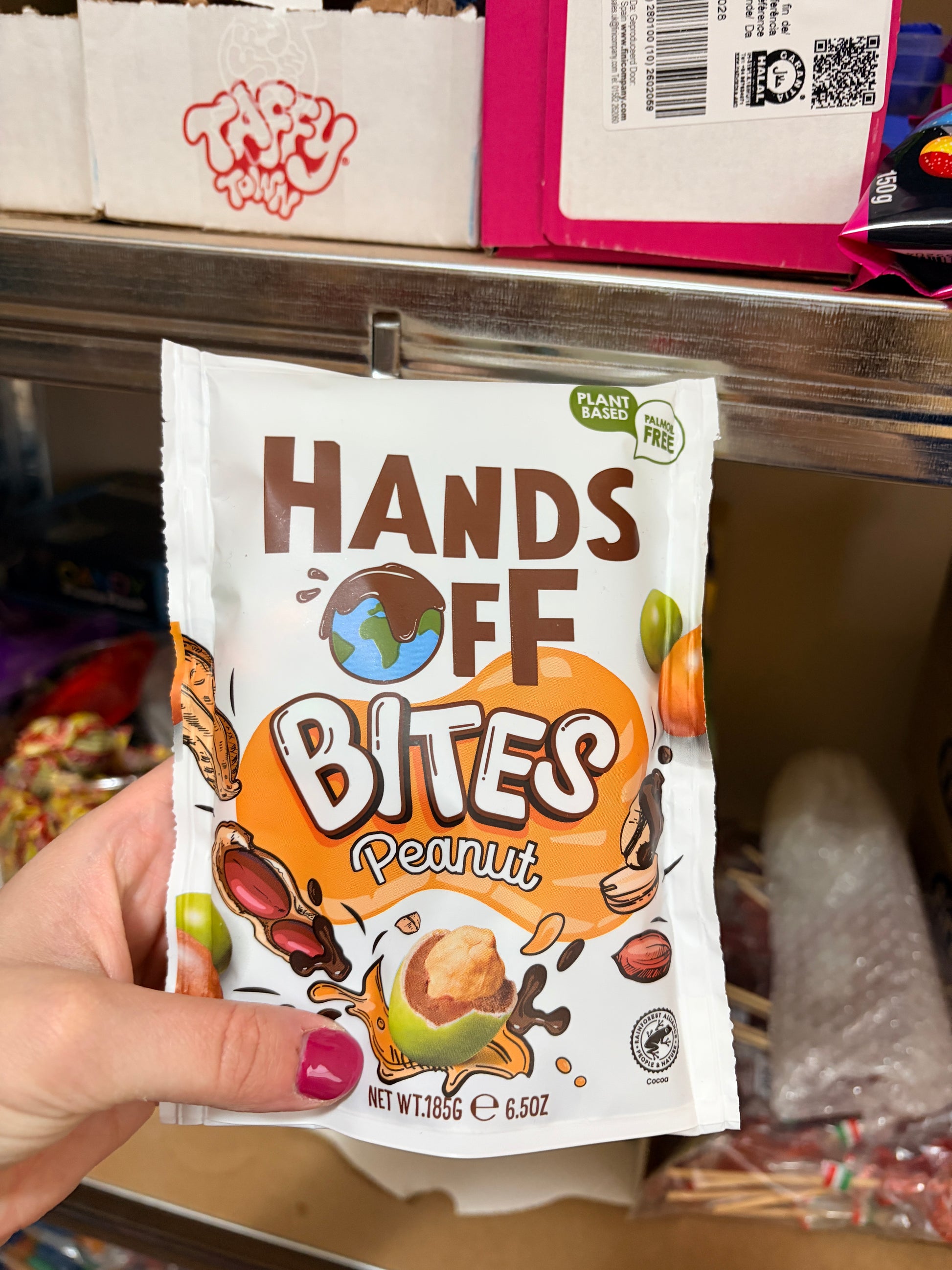Hands Off Bites Peanut 185 g - Ropogós csokibevonatos földimogyoró drazsé