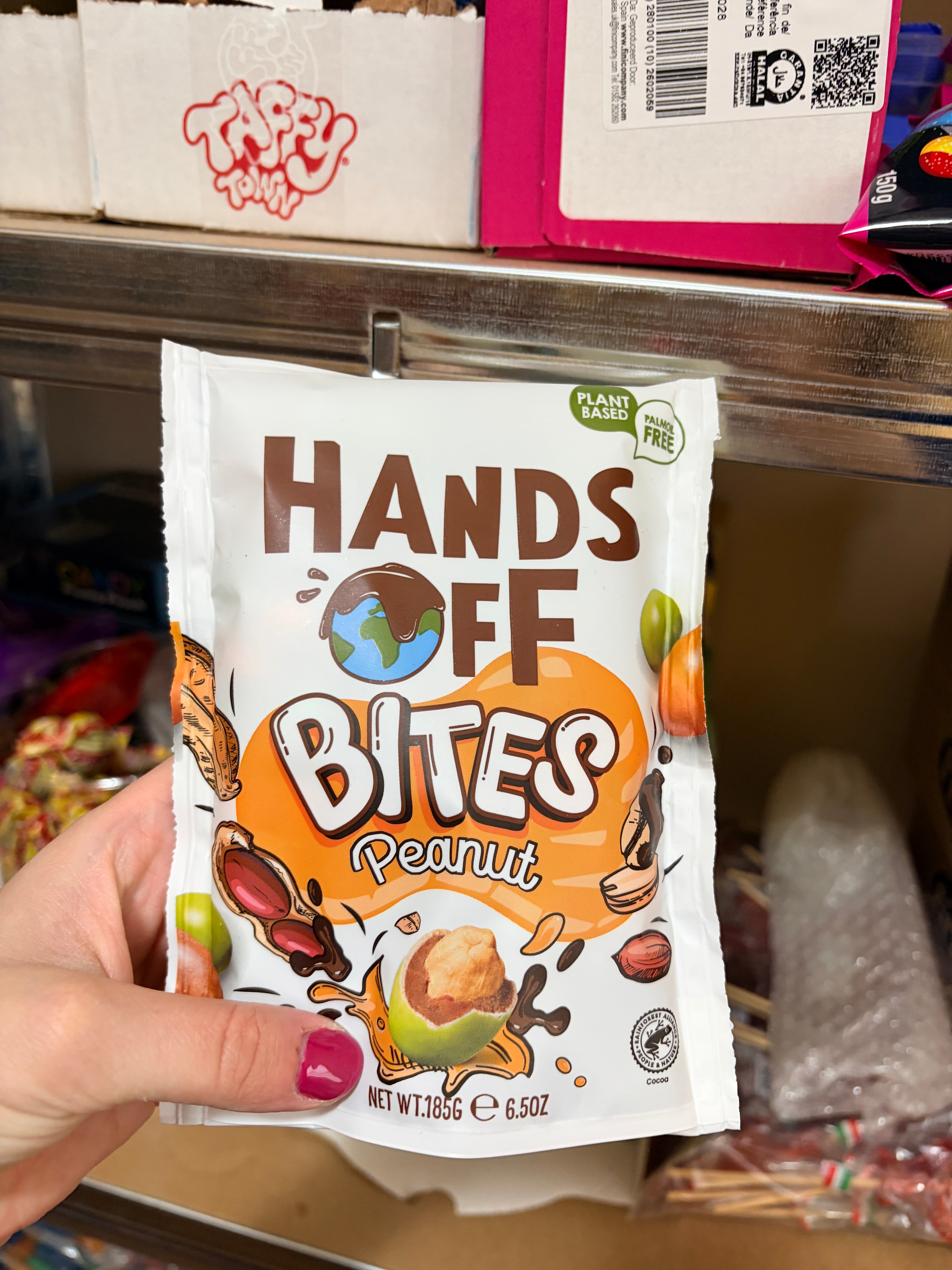 Hands Off Bites Peanut 185 g - Ropogós csokibevonatos földimogyoró drazsé