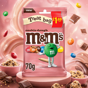 M&M's Cookie Dough 70 g – Süteménytészta ízű, Tejcsokoládés Drazsé