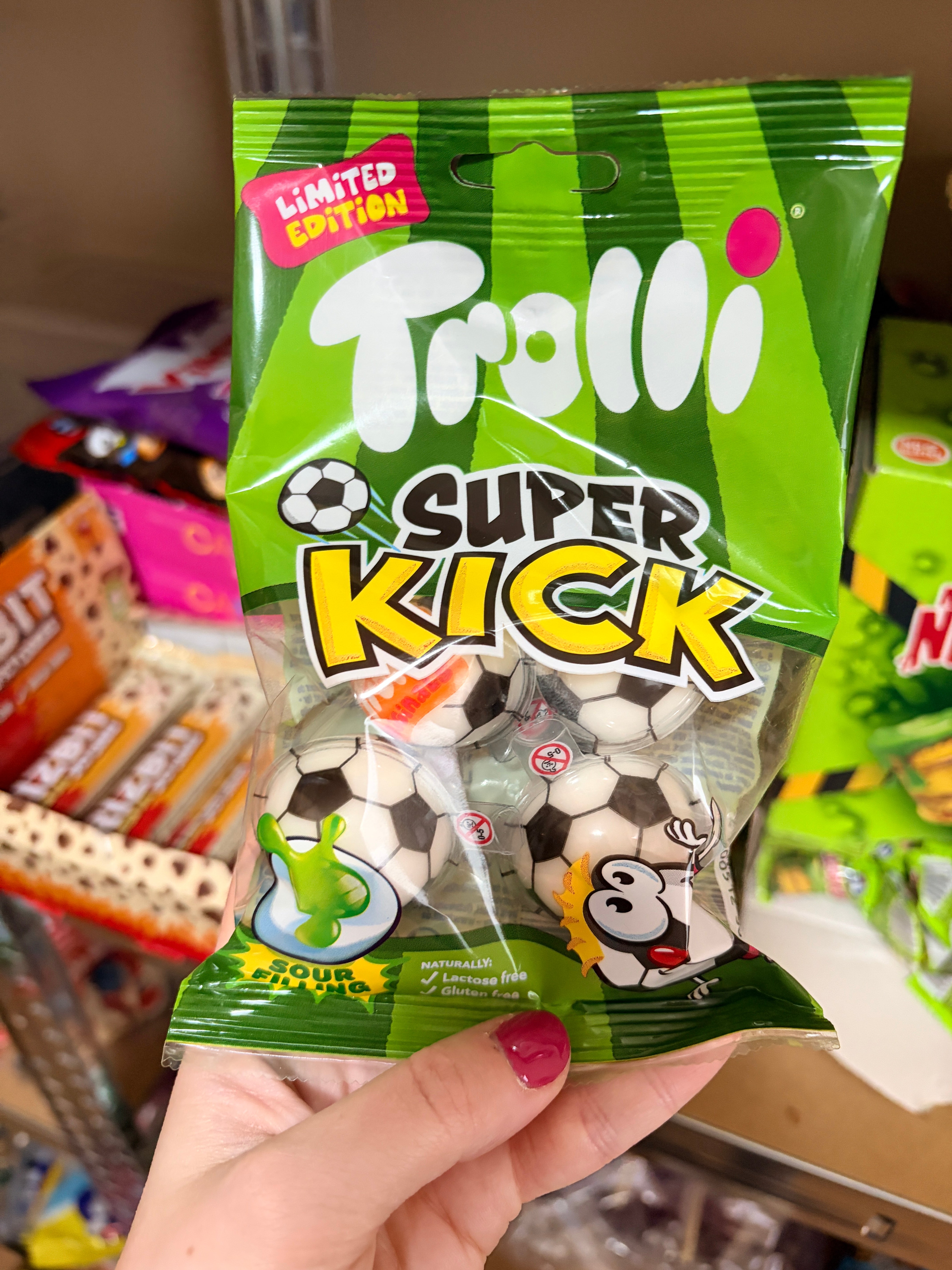 Trolli Super Kick 75 g – Savanyú Töltött Gumilabdák